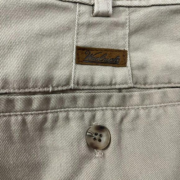 Woolrich Men's Pleated Cotton Khaki Shorts - NWT - Picture 3 of 4